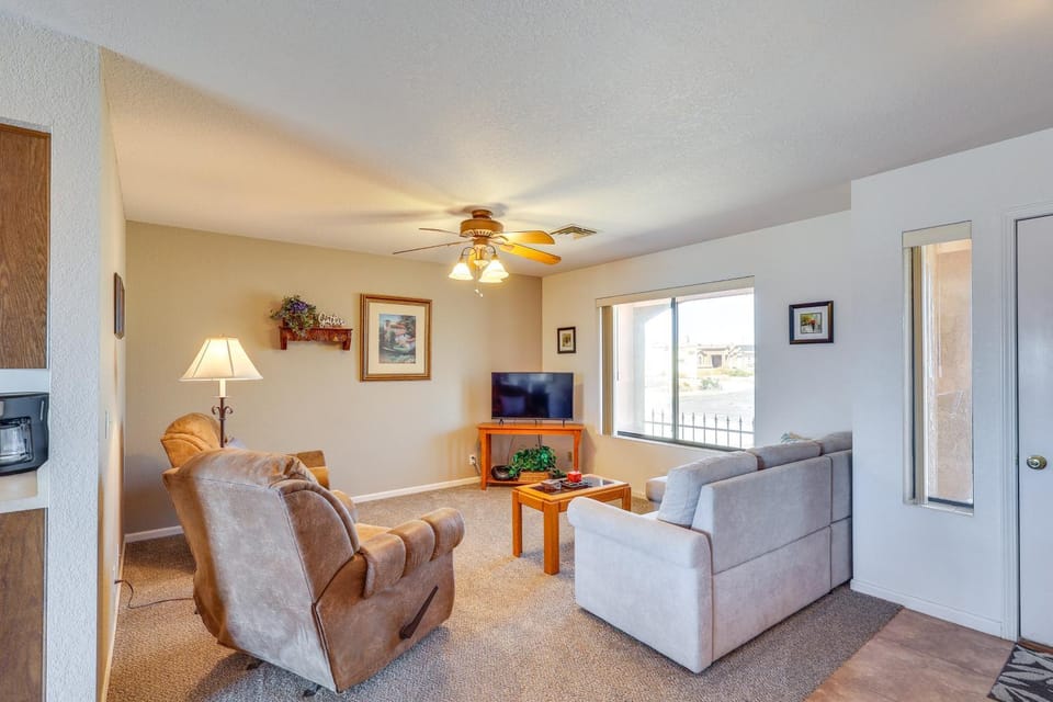 1 Mi to Boat Launch: Lake Havasu City Home w/ View House in Lake Havasu City