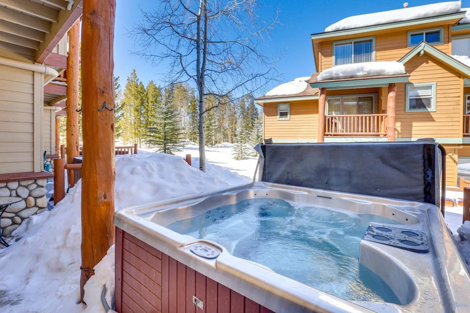 Airy Winter Park Gem w/ Private Outdoor Hot Tub! House in Winter Park