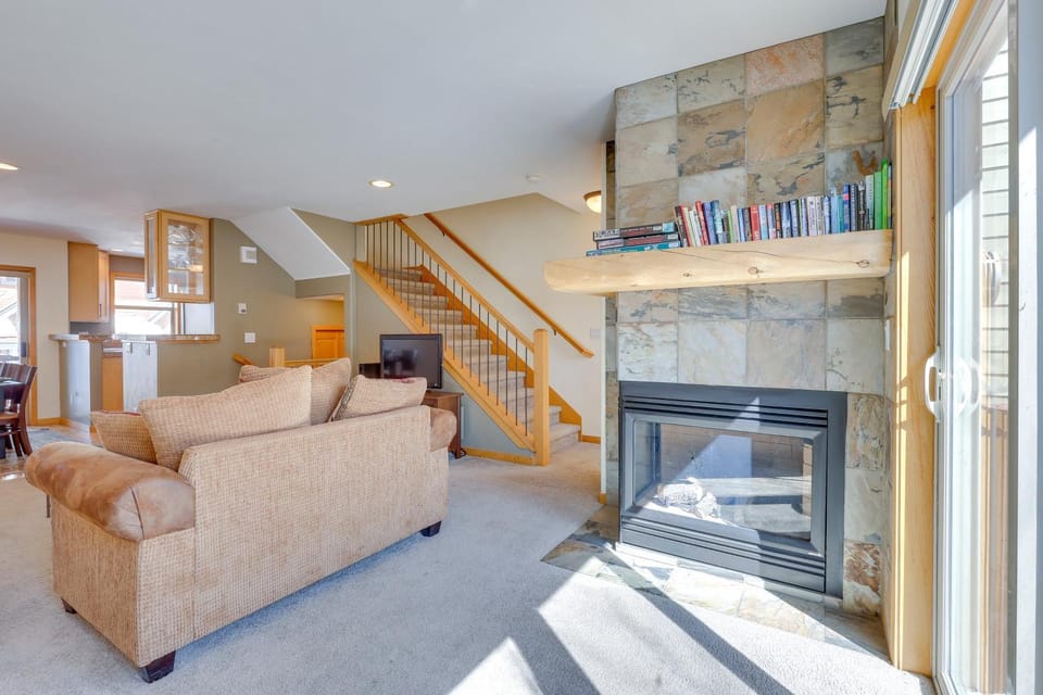 Airy Winter Park Gem w/ Private Outdoor Hot Tub! House in Winter Park