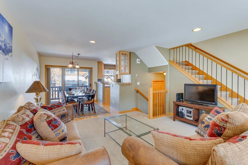 Airy Winter Park Gem w/ Private Outdoor Hot Tub! House in Winter Park
