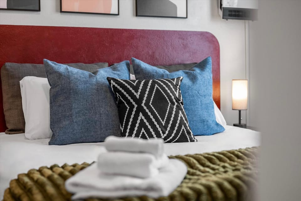 Bedroom, towels