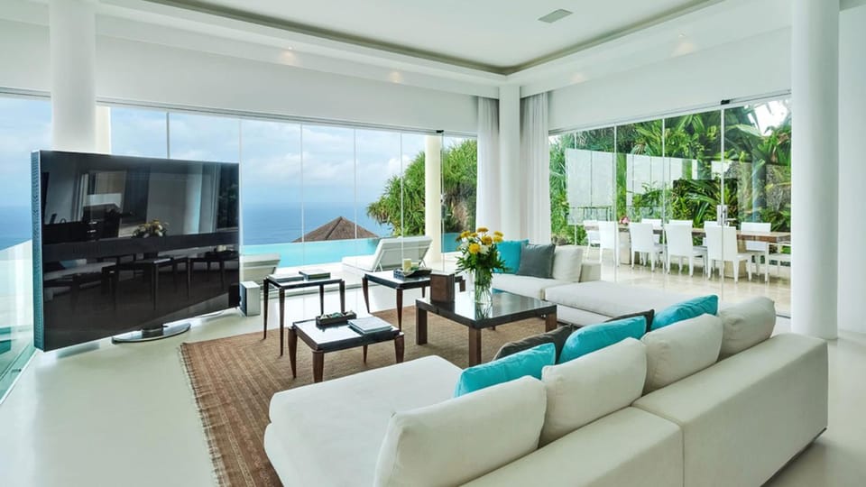 Communal lounge/ TV room, TV and multimedia, Living room, Seating area, Dining area