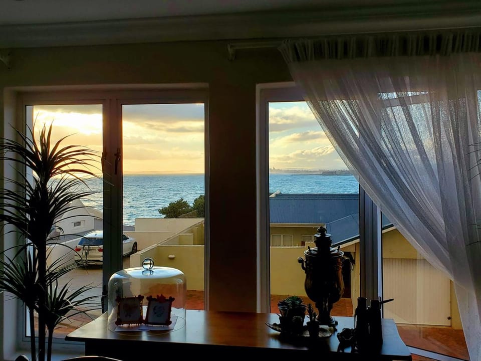 Gordon's Beach Lodge Bed and Breakfast in Cape Town