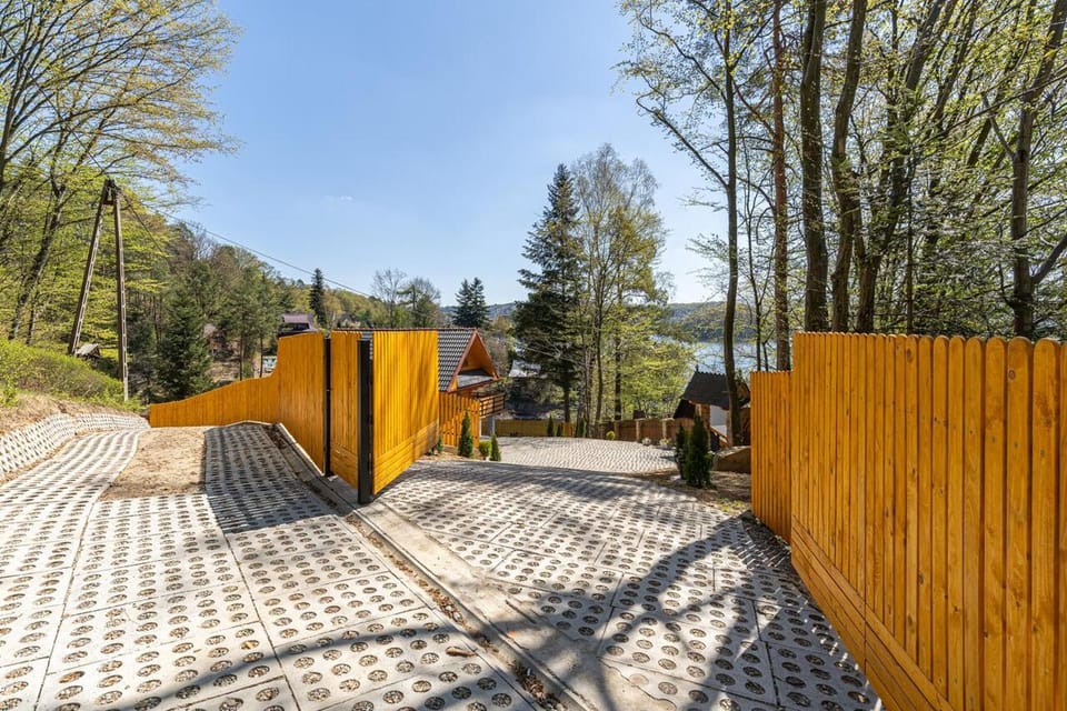 Property building, Facade/entrance, Street view, Area and facilities
