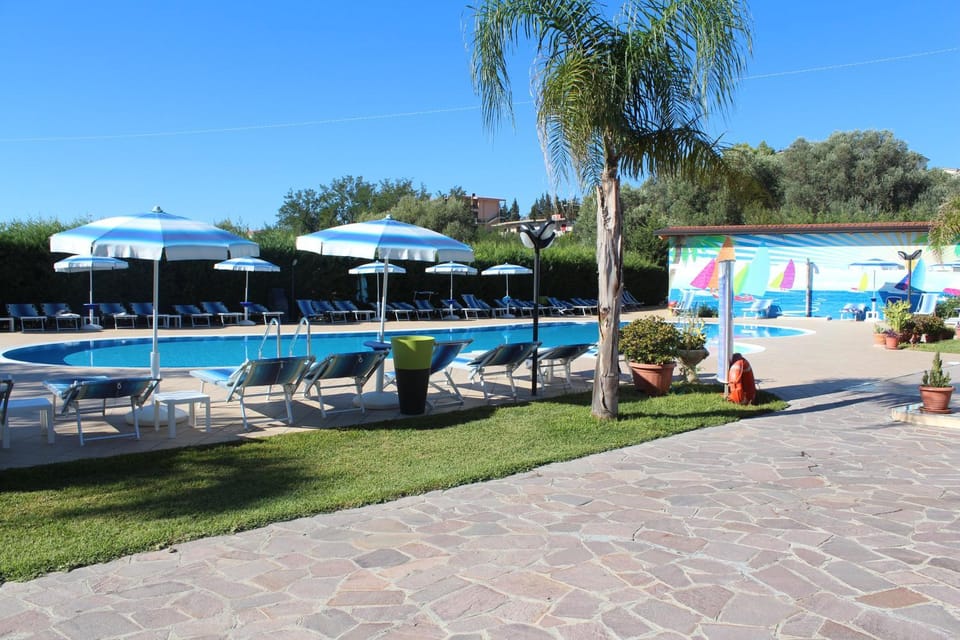 Swimming pool, Swimming pool