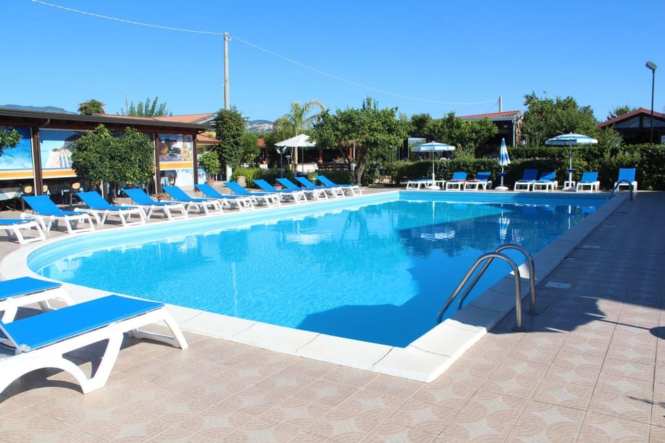 Swimming pool, Swimming pool