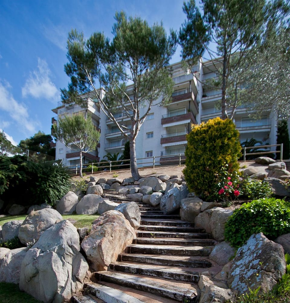 Property building, Restaurant/places to eat, Spring, Off site, Day, Natural landscape, Summer, Fishing, Golfcourse, Horse-riding, Minigolf, Snorkeling, Squash, Beach, Tennis court, Windsurfing, Canoeing, Hiking, Cycling, Diving, Autumn, Swimming pool