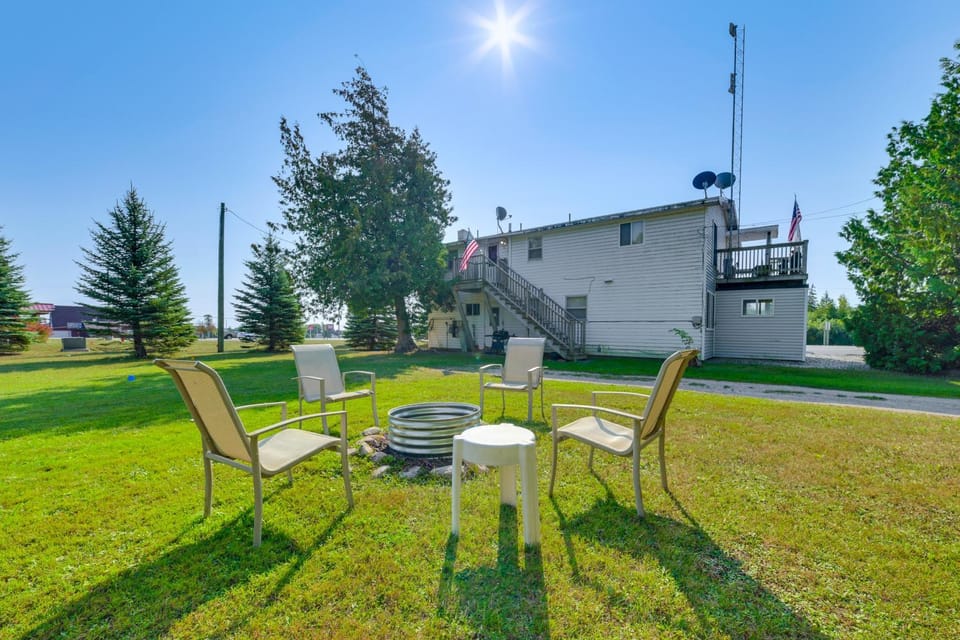 Cozy Apt < 1 Mi Near Lake Huron & Mackinac Island! Apartment in Saint Ignace