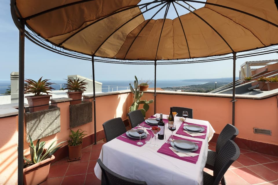 Balcony/Terrace, Balcony/Terrace, Seating area, Dining area, City view, Landmark view, Mountain view, Sea view