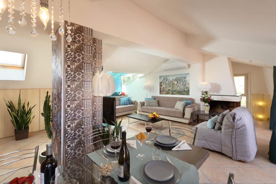 Living room, Photo of the whole room, Seating area, Dining area