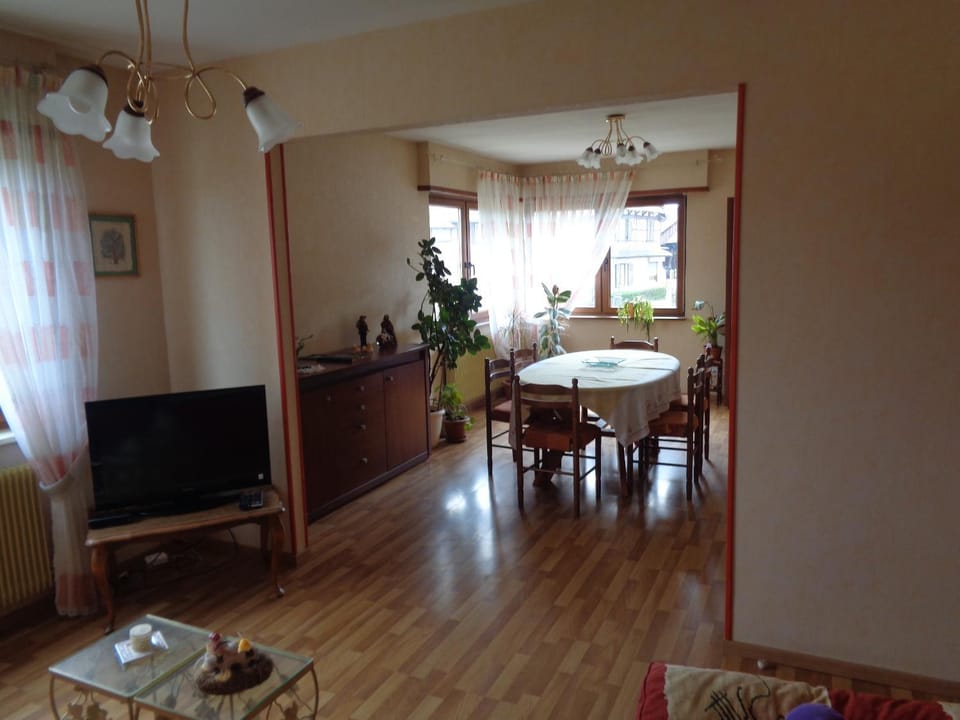 TV and multimedia, Living room, Dining area