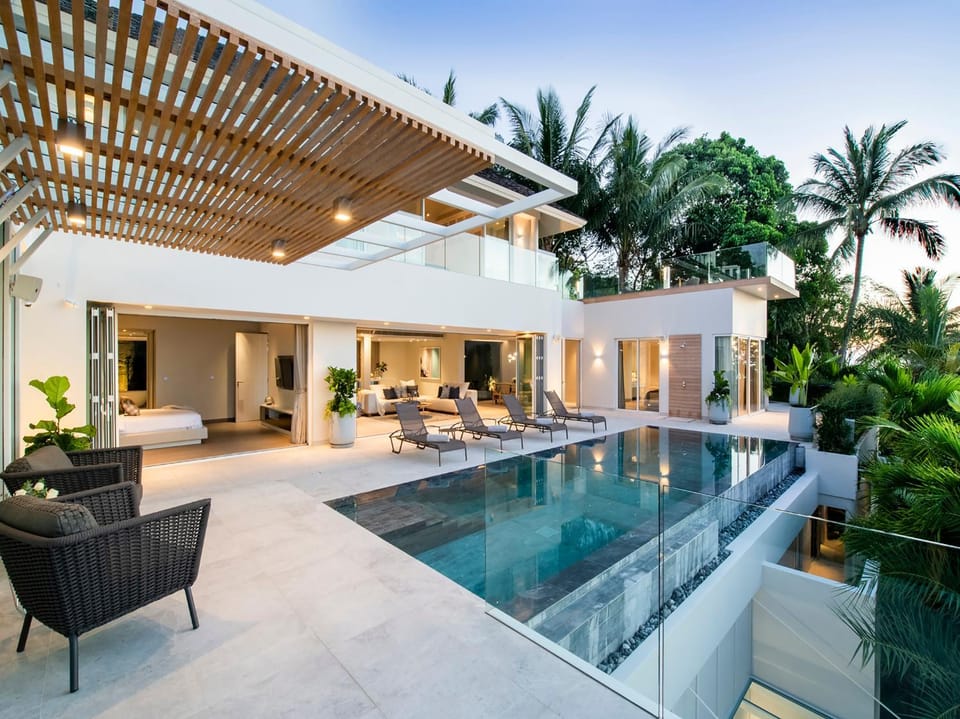 Property building, Bed, Seating area, Bedroom, Swimming pool