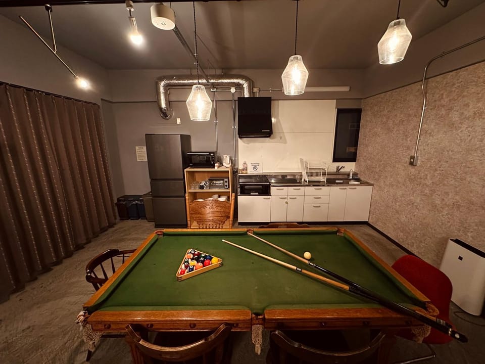 Billiard, Dining area