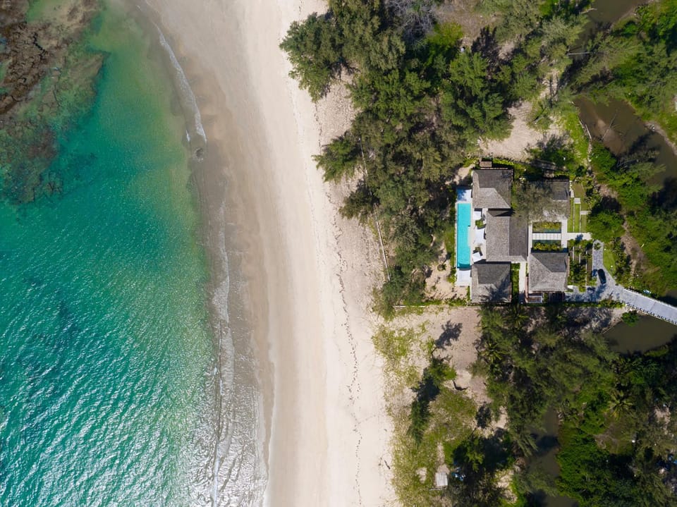 Property building, Bird's eye view, Beach, Swimming pool, sunbed