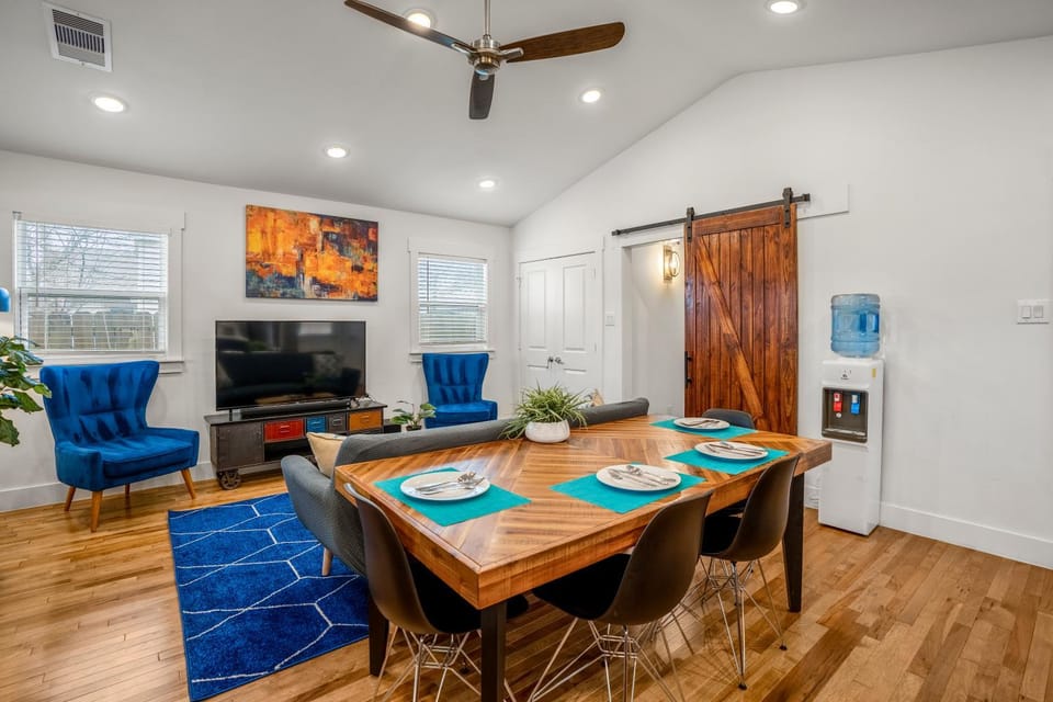 Living room, Dining area