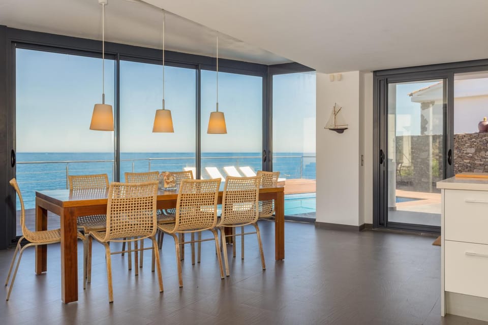 Dining area, Pool view, Sea view