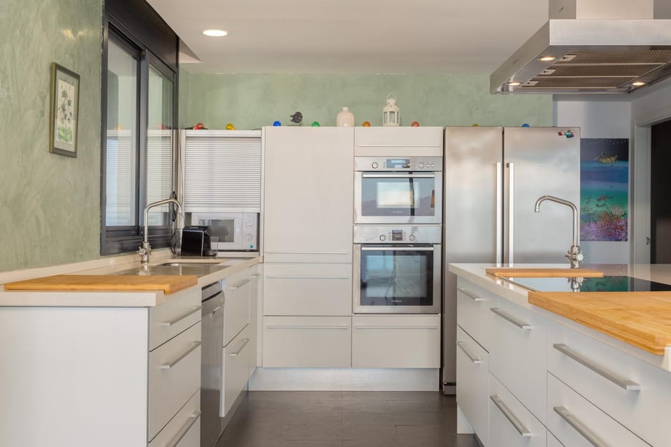Coffee/tea facilities, Kitchen or kitchenette, dishwasher, minibar, pet friendly, stove