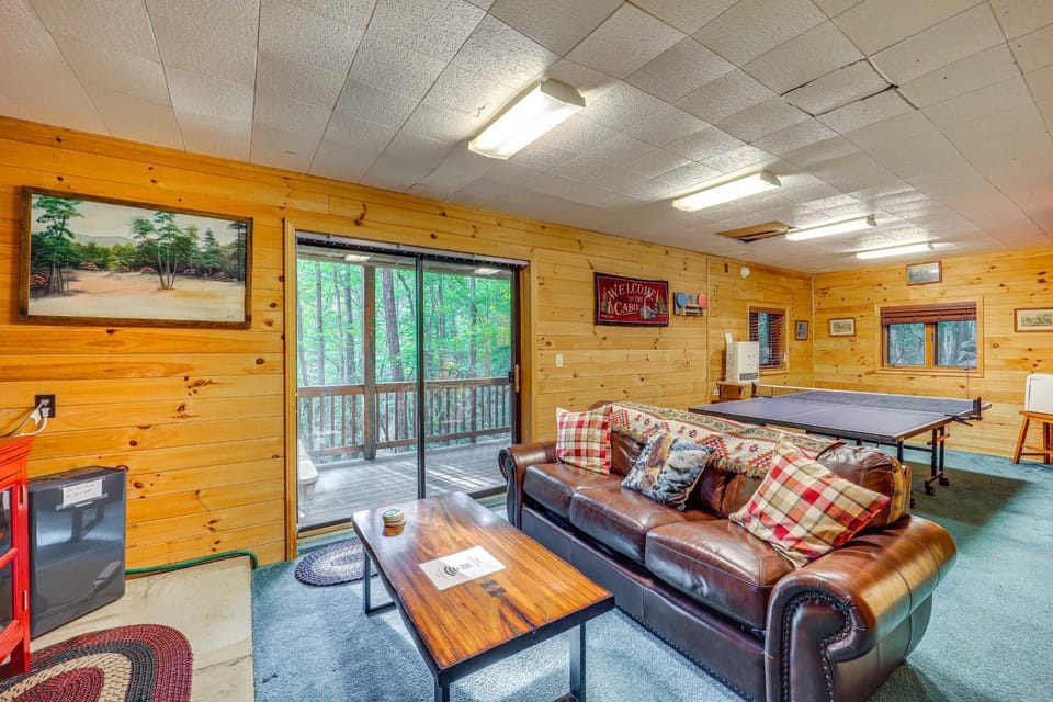 Family Cabin & Deep Gap | Game Room & Scenic Views Cabin in Watauga