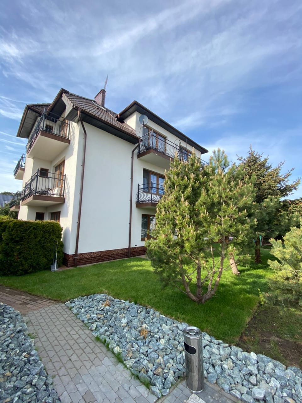 Property building, Day, Garden, Garden view