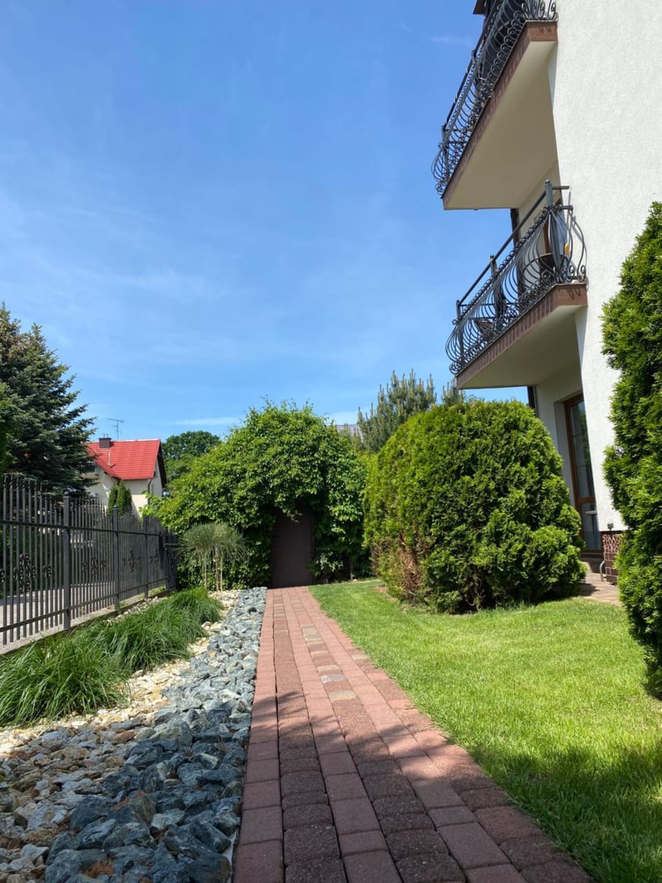 Property building, Day, Garden, Garden view