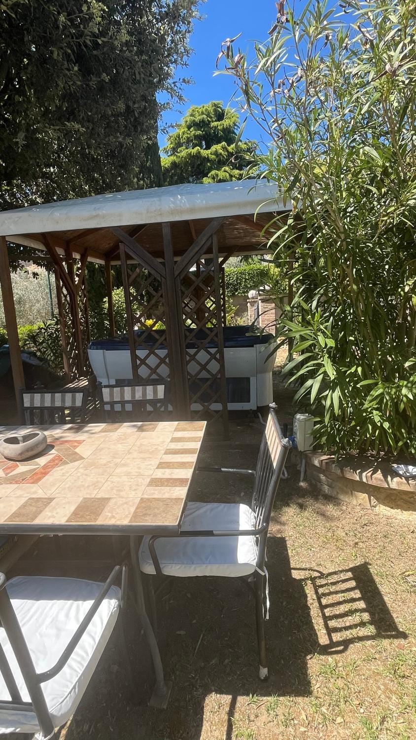 Villa Fè -Choose Panoramic View, Jacuzzi, Private Parking House in Montepulciano