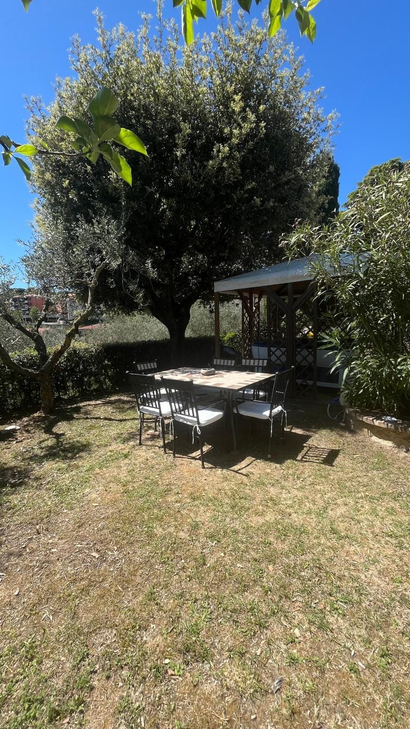 Villa Fè -Choose Panoramic View, Jacuzzi, Private Parking House in Montepulciano