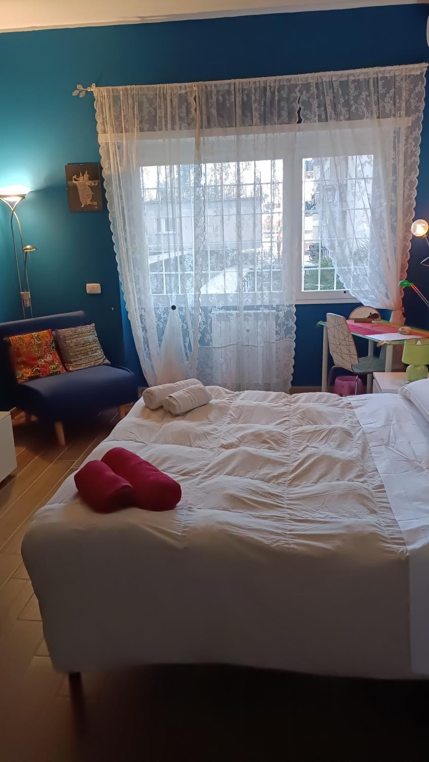 Photo of the whole room, Bedroom