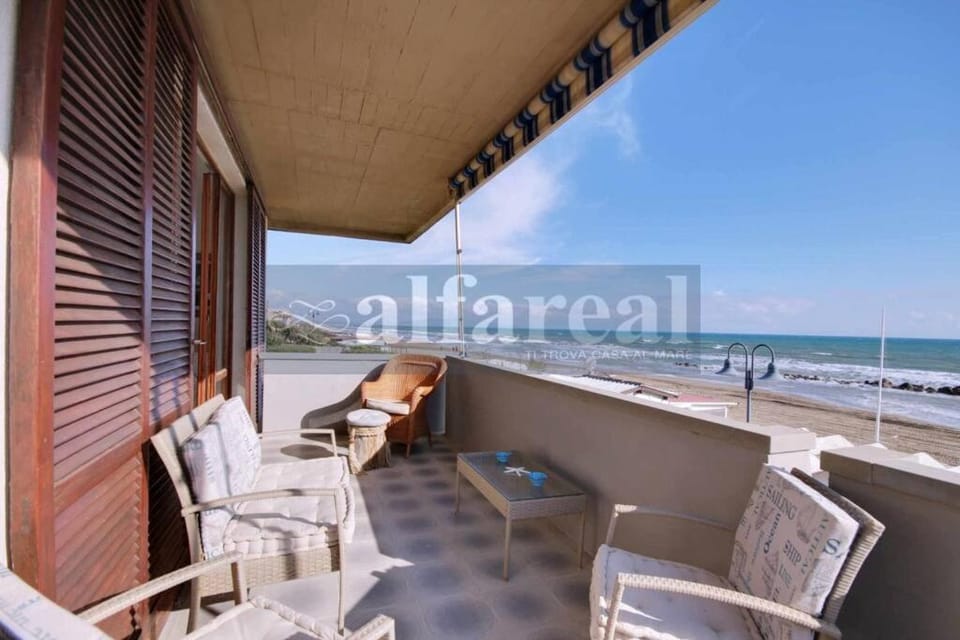 Natural landscape, Balcony/Terrace, Beach, Sea view
