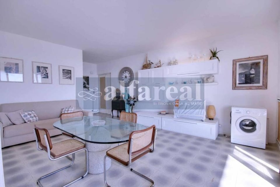 Living room, Seating area, Dining area, washing machine