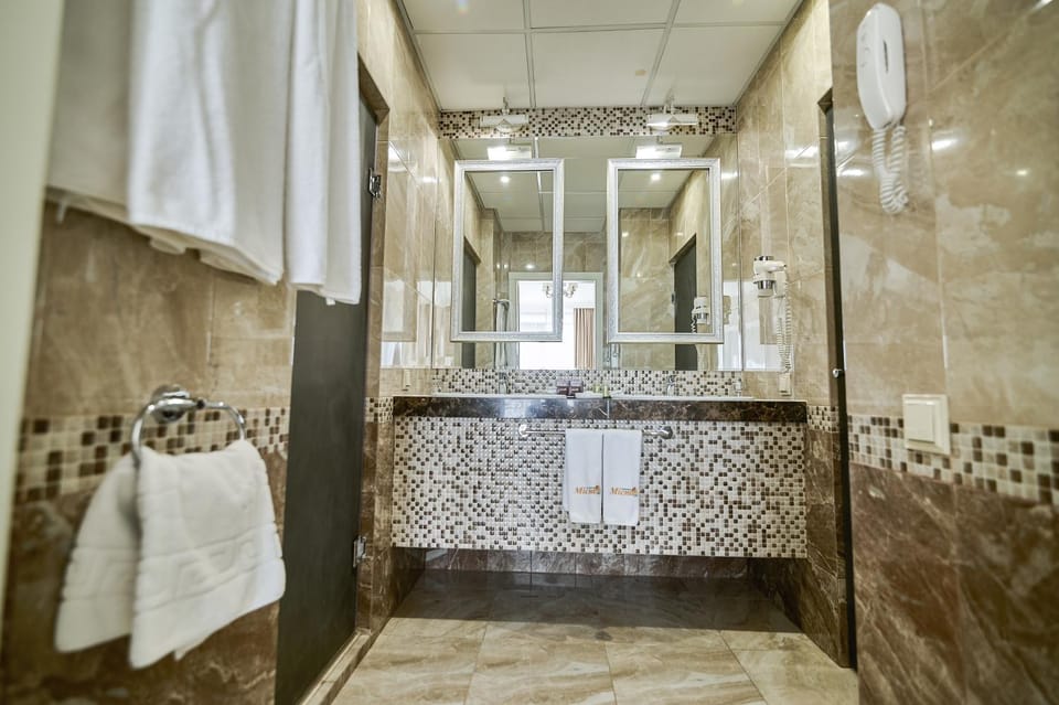 Shower, Bathroom, towels