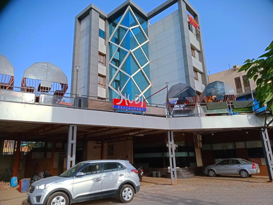 Restaurant/places to eat, Parking