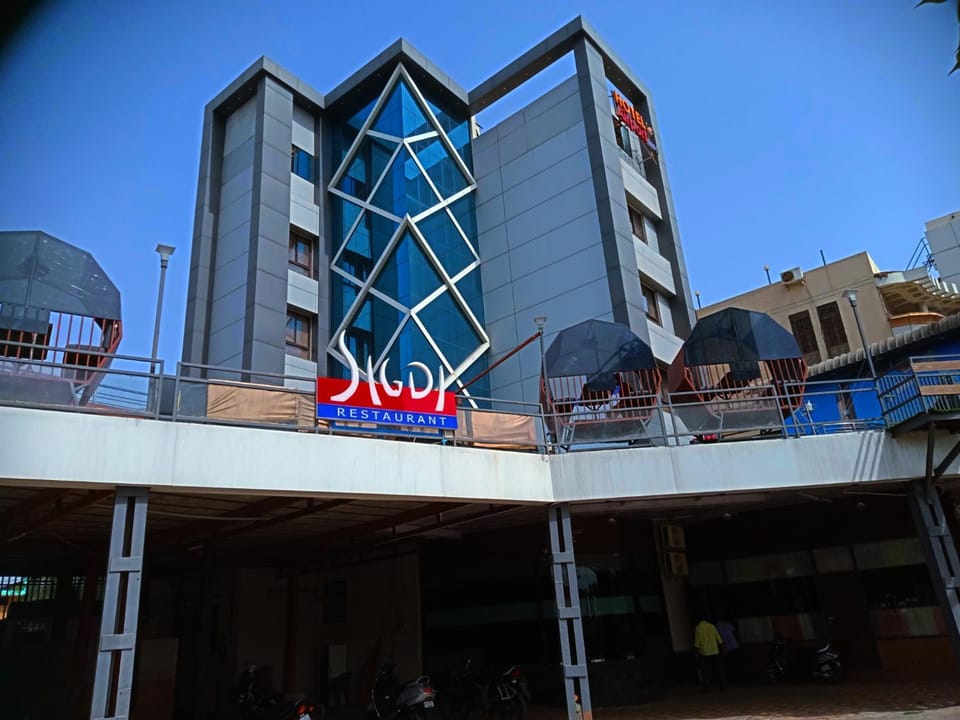 Property building, Restaurant/places to eat