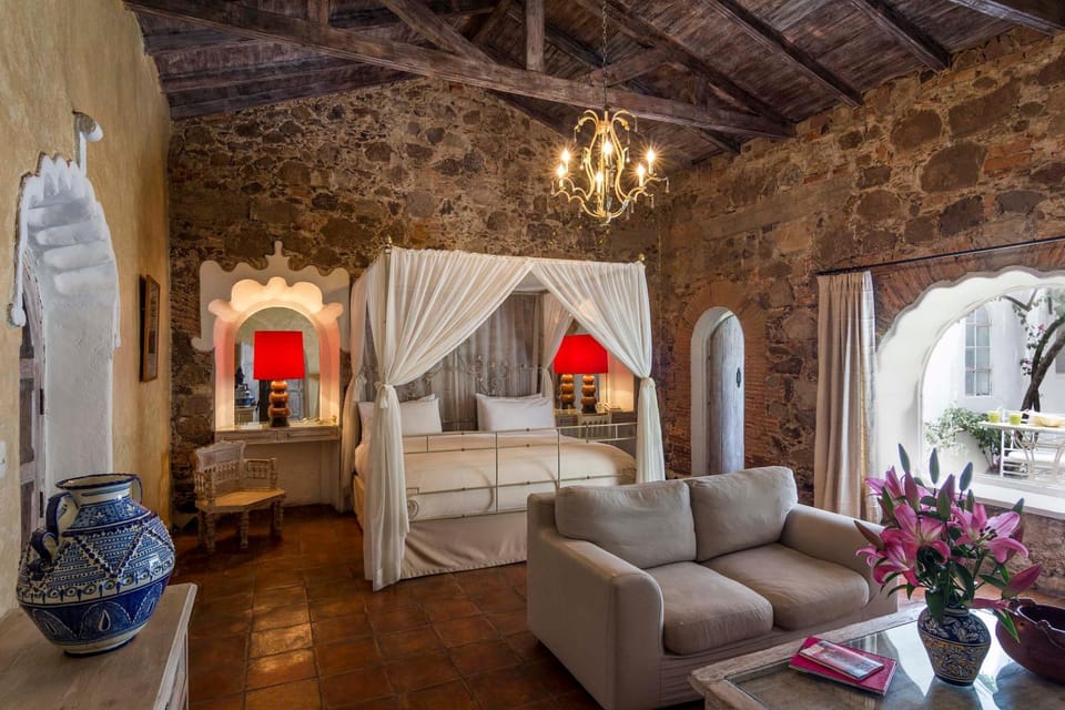 Photo of the whole room, Seating area, Bedroom