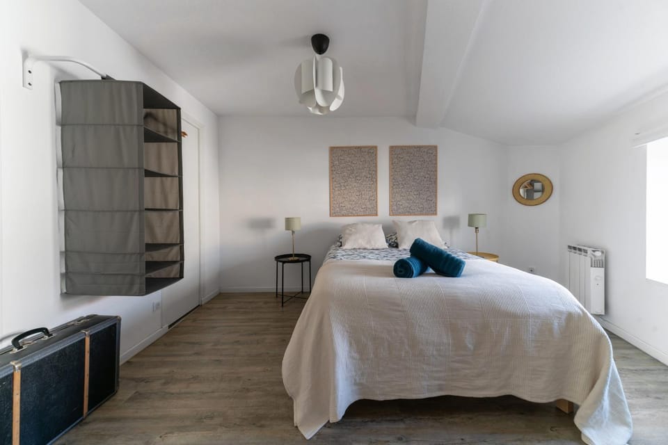 Bed, Kitchen or kitchenette, Photo of the whole room, Bedroom