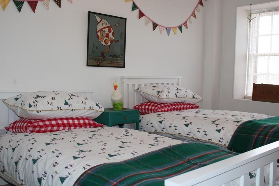Clan Ross - 3 bed, spacious Georgian home House in Stirling