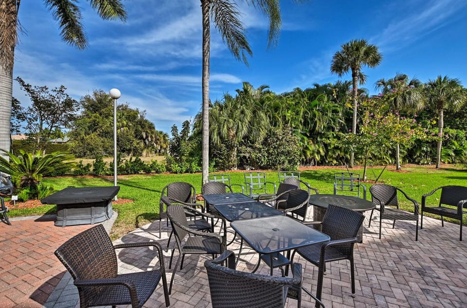 Beachy Marco Island Condo with Resort Amenities! House in Marco Island