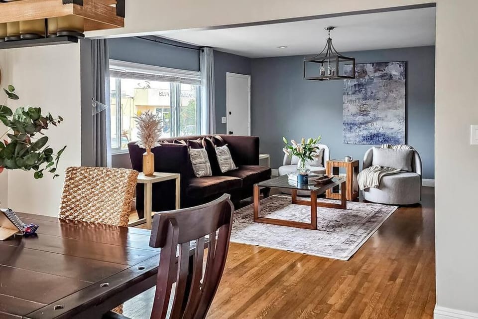 Seating area, Dining area