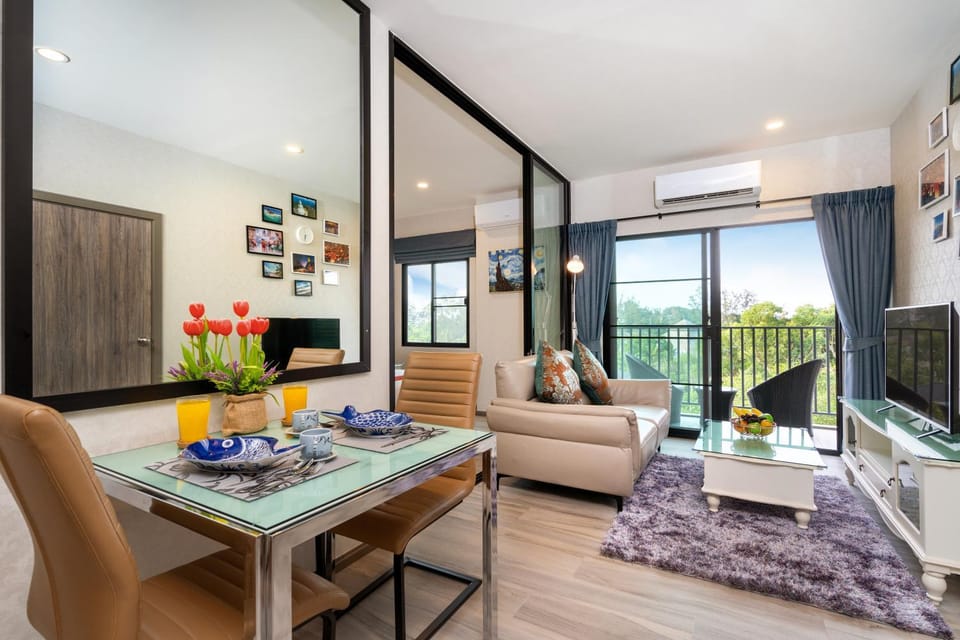Living room, Seating area, Dining area