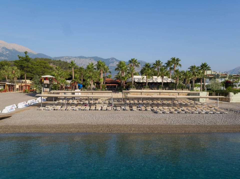 Property building, Off site, Beach, On site, Sea view