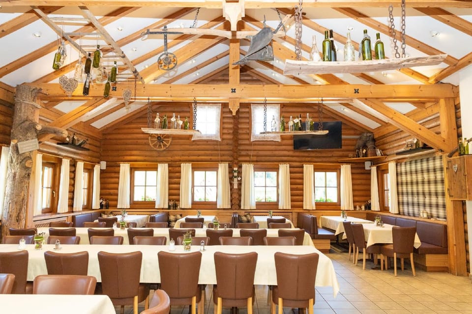 Restaurant/places to eat, Banquet/Function facilities
