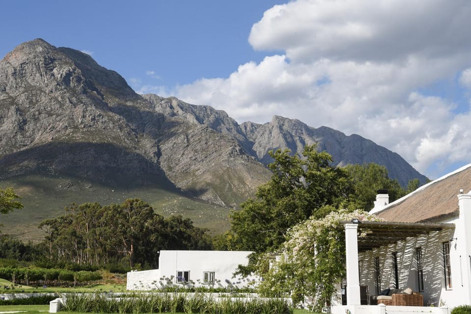 Property building, Nearby landmark, Natural landscape, Garden, Garden, Mountain view