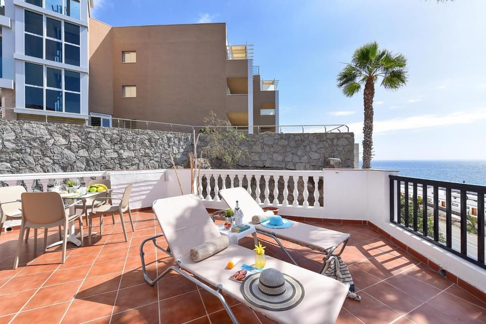 Solarium, Dining area, Sea view, sunbed