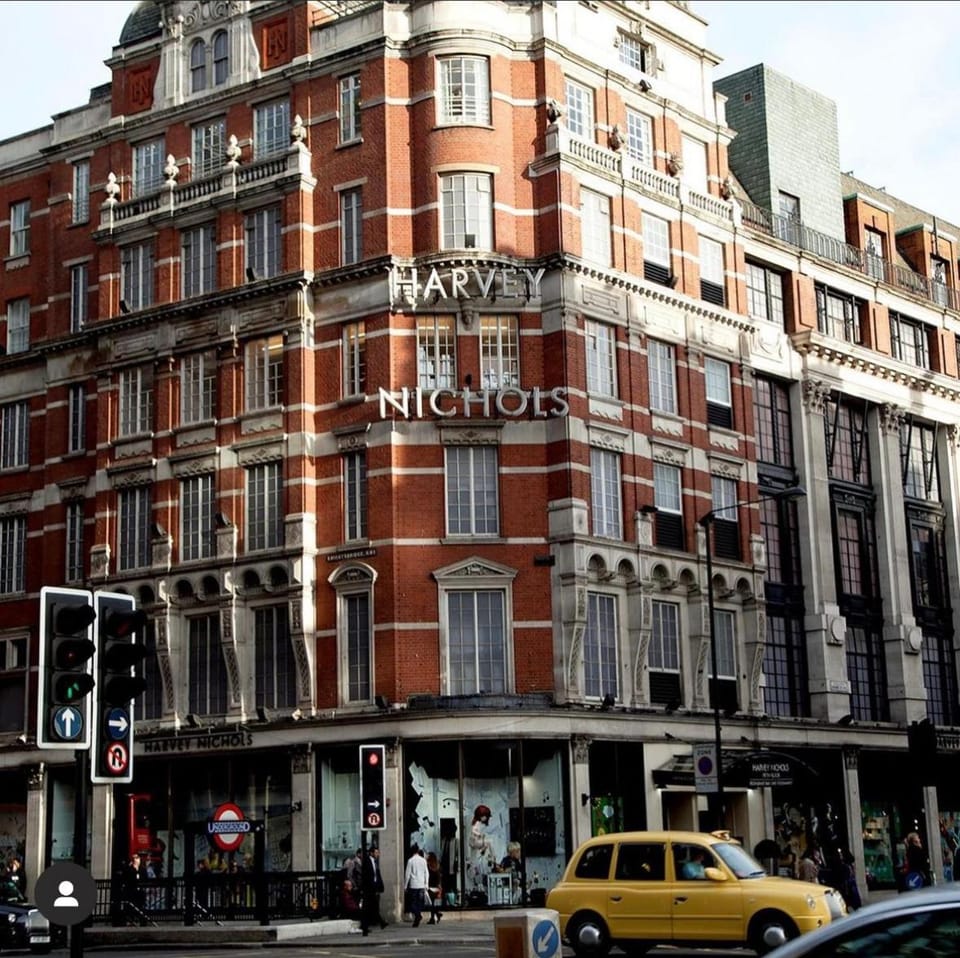 Luxury Knightsbridge apartment outside Harrods Apartment in City of Westminster
