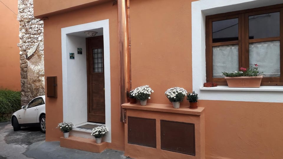 Patio, Facade/entrance