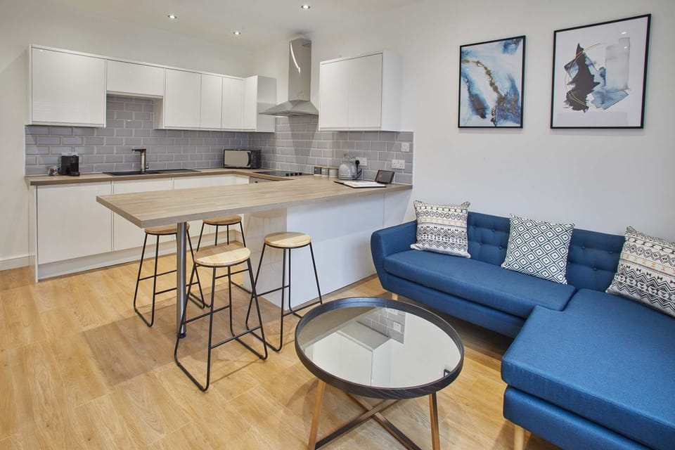 Kitchen or kitchenette, Living room, Seating area, Dining area