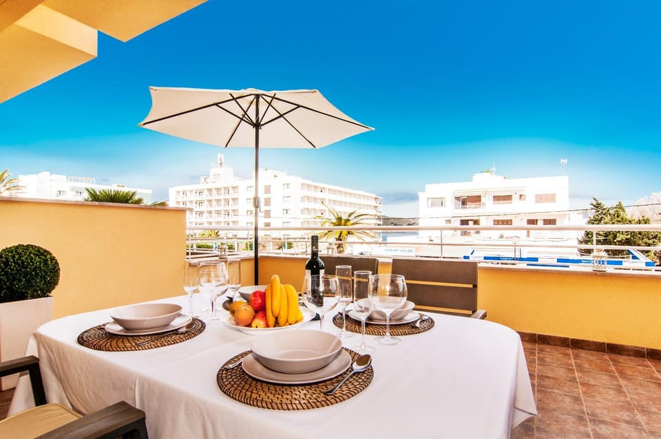 Property building, Balcony/Terrace, Living room