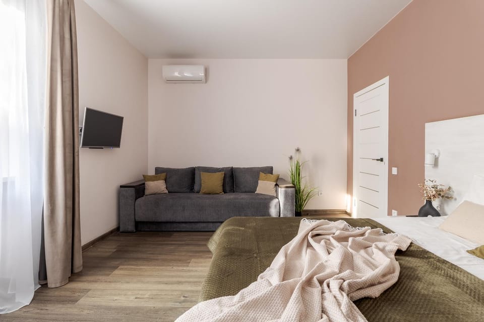 Bed, Living room, Photo of the whole room, Seating area, air conditioner
