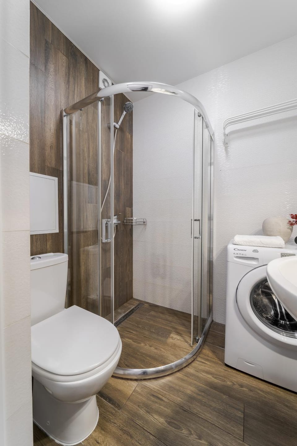 Shower, Toilet
