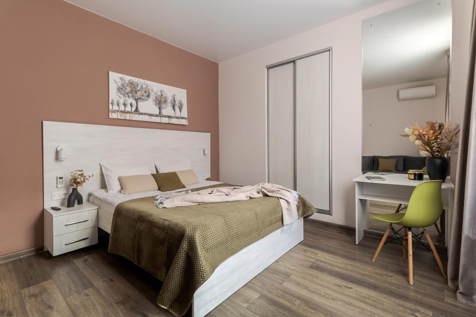 Bed, Photo of the whole room, Bedroom