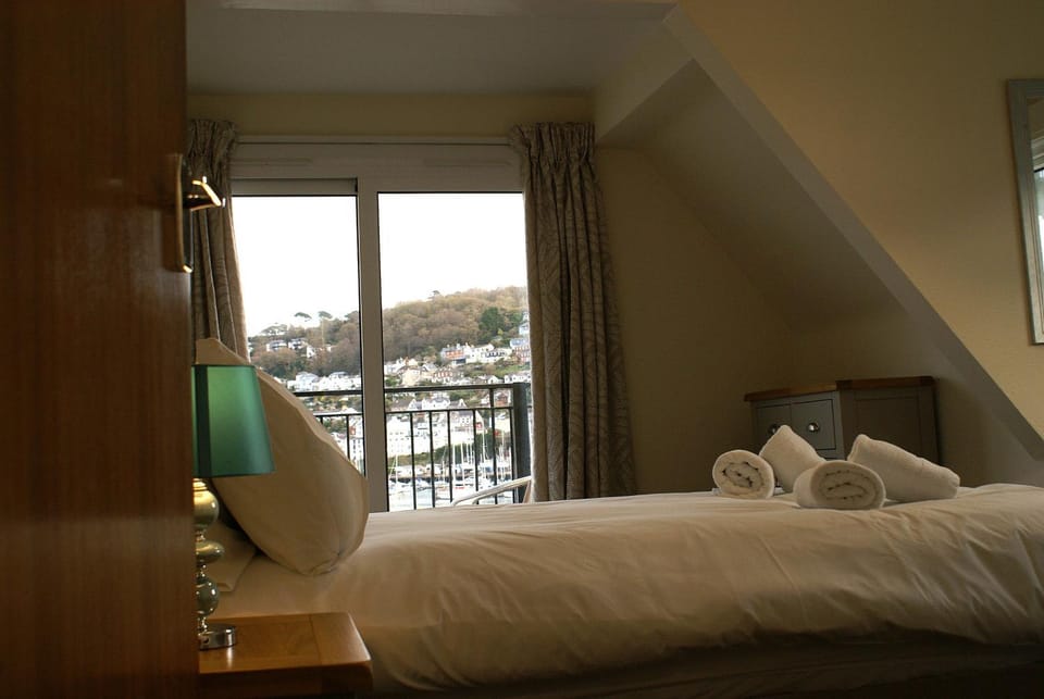 Property building, Bedroom, Sea view